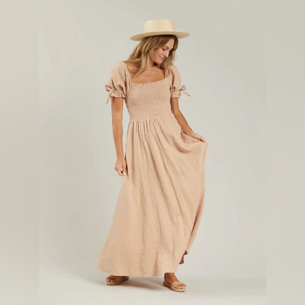 SOLD‼️ 🩷Rylee + Cru Pink Embroidered Daisy Dallas Dress - Small